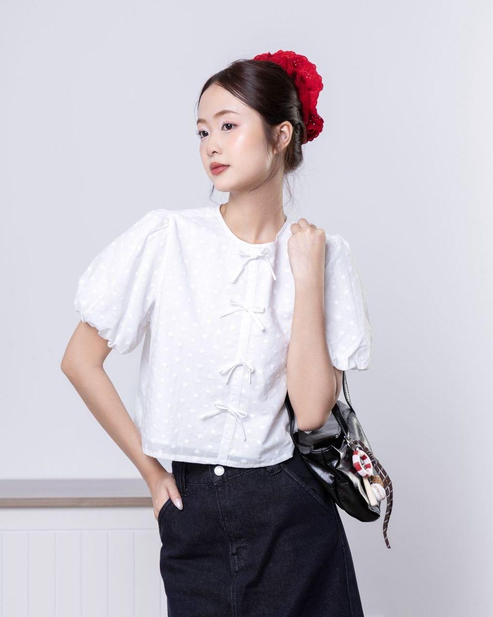 Áo kiểu form ngắn tay phồng phối nơ họa tiết chấm bi THE C.I.U – Irene Top